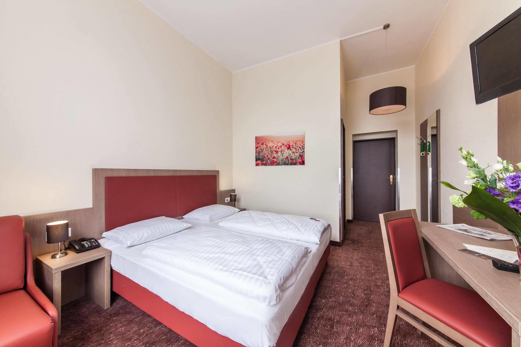 Maxim Hotel 3*