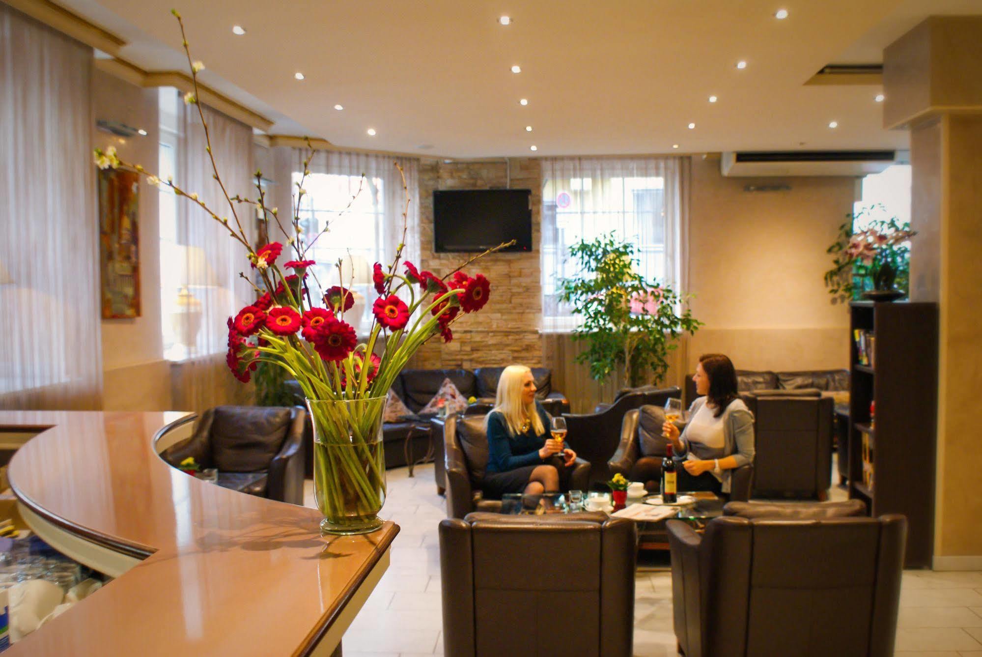 Atomis Hotel