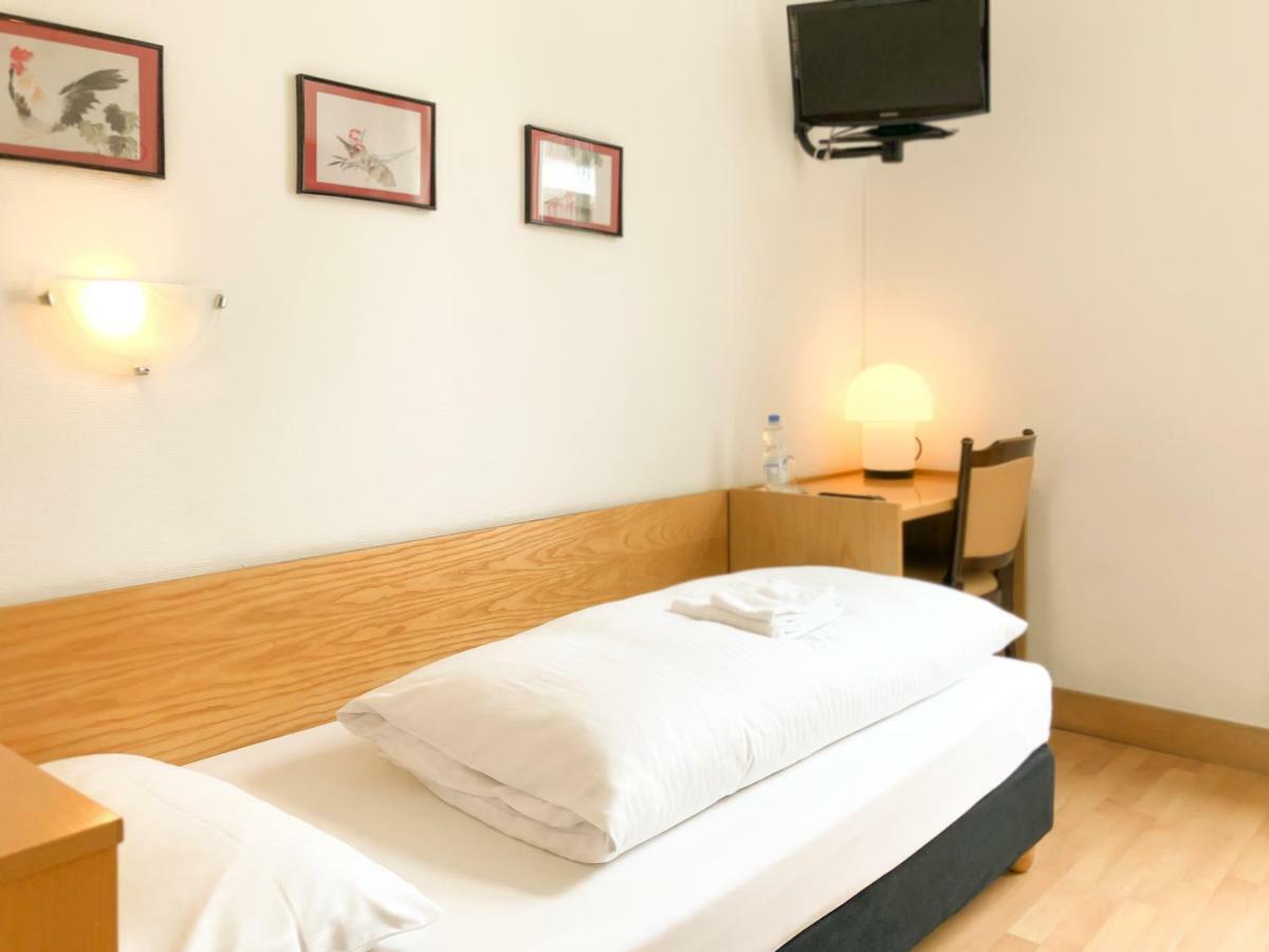 Moon Hotel 2*
