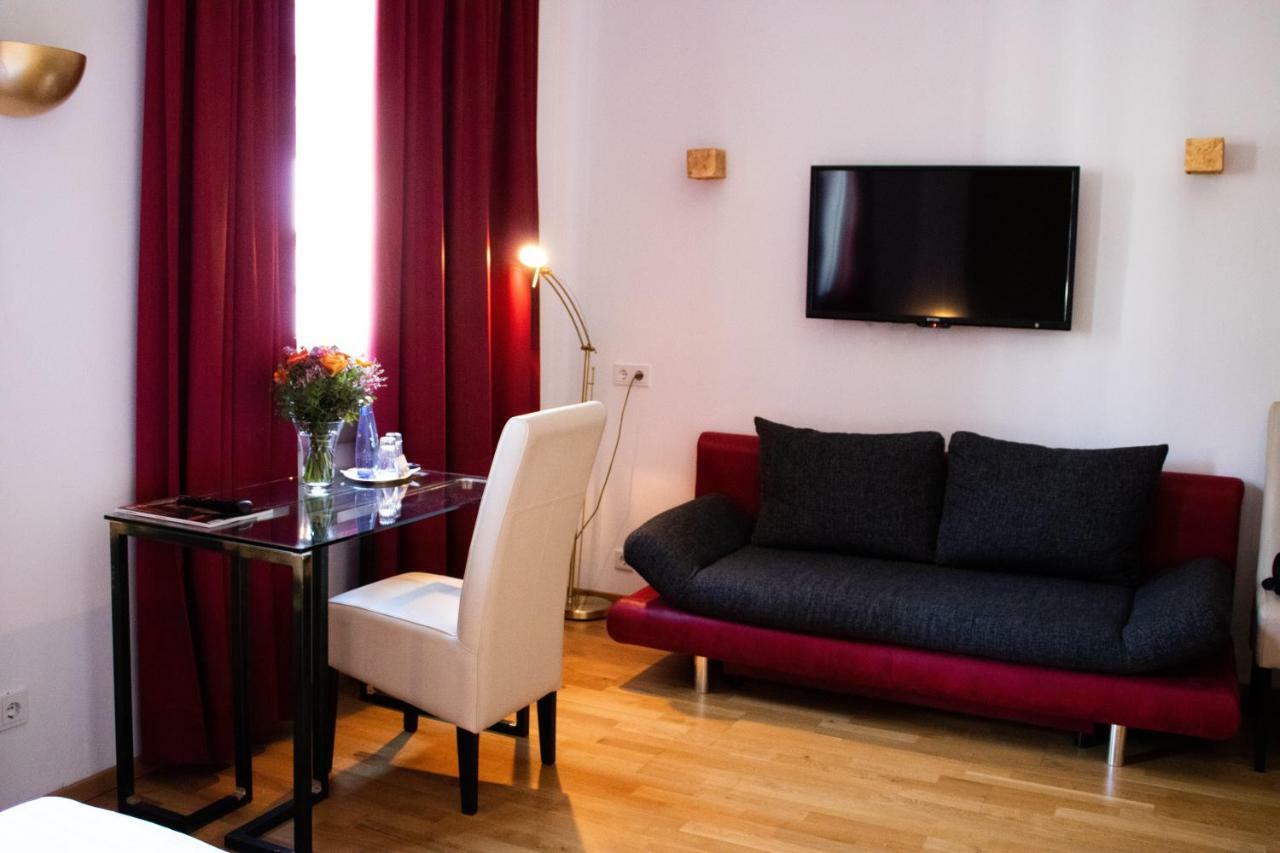 Stern Hotel